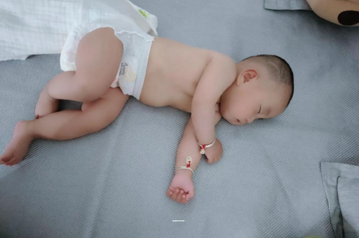 迁西4个月宝宝特点